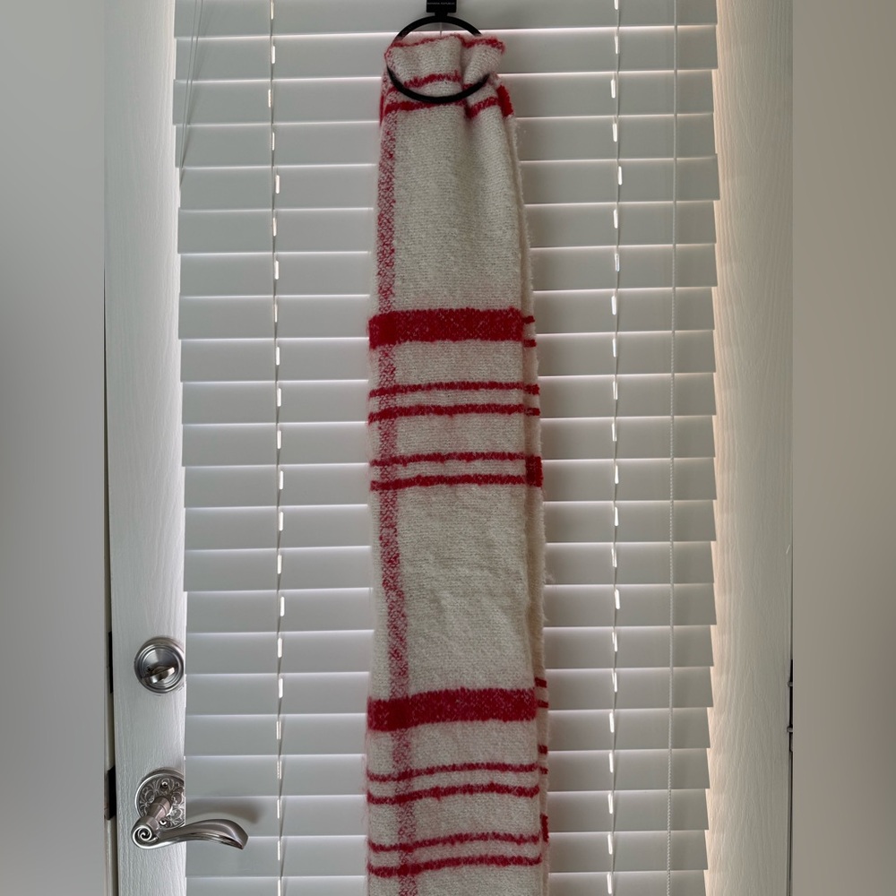 NWT-Banana Republic Red and White Plaid Scarve